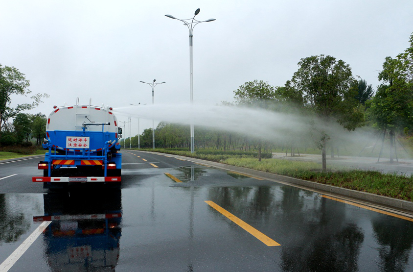 電動三輪垃圾車（電動三輪垃圾清運車）頂噴功能演示